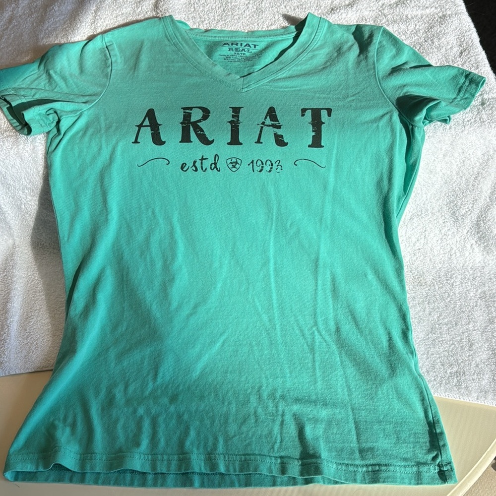 Ariat Women’s Tshirt - Picture 3 of 7